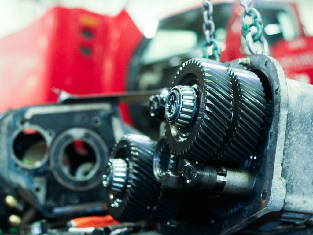 A melhor escolha entre peças remanufaturadas e peças novas para carretas